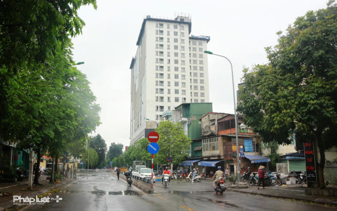 Giai đoạn 2 sẽ là công việc xử lý cắt ngọn phần cao vượt phép tại tầng 17 và 18 tòa nhà