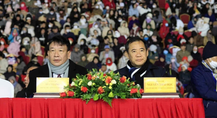 Ông Nguyễn Thái Học- Quyền Bí thư Tỉnh ủy và ông Bùi Thắng- Phó Bí thư Tỉnh ủy, Trưởng Ban Tuyên giáo Tỉnh ủy tham dự Lễ bế mạc. Ảnh: Báo Lâm Đồng