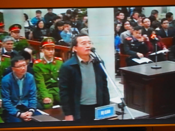 To&agrave;n cảnh ng&agrave;y đầu ti&ecirc;n x&eacute;t xử &ocirc;ng Đinh La Thăng c&ugrave;ng 21 đồng phạm