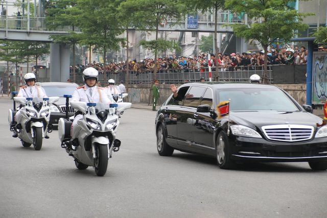 Chủ tịch Kim Jong- un l&ecirc;n t&agrave;u bọc th&eacute;p rời Việt Nam về nước