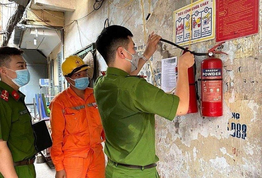 Nghị định 106/2025/NĐ-CP quy định mức phạt tiền cụ thể đối với từng cá nhân và tổ chức vi phạm quy định về phòng cháy, chữa cháy, cứu nạn, cứu hộ. Ảnh minh hoạ.