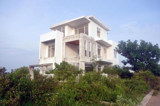Nhà mẫu để hoang trong dự án Metropolitan