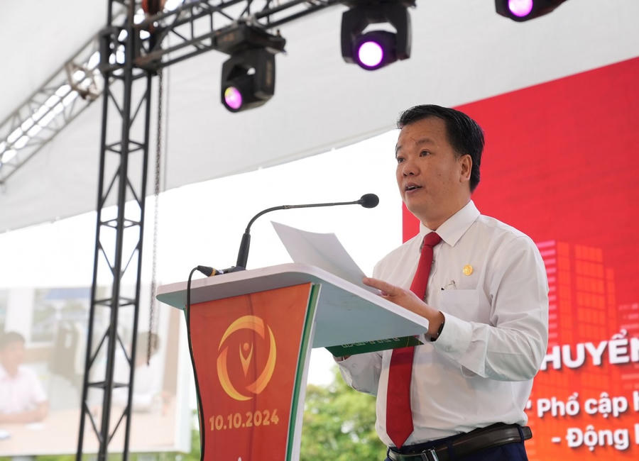 Phó Chủ tịch UBND TP Tam Kỳ Nguyễn Minh Nam phát biểu tại ngày hội. (Ảnh: C.H)