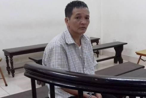 Văn trước vành móng ngựa trong phiên xử.