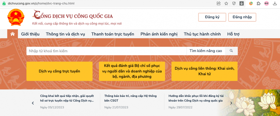Người dân truy cập vào Cổng Dịch vụ công quốc gia hoặc trên ứng dụng VNeID để nộp hồ sơ và lệ phí theo quy định. (Ảnh chụp màn hình) 