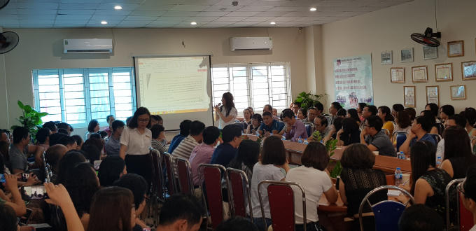 Toàn bộ quang cảnh buổi họp giữa lãnh đọa trường Pascal và các bậc phụ huynh.