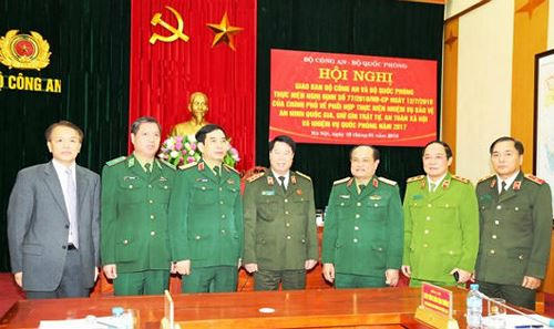 Thượng tướng Phan Văn Giang, Thượng tướng Bùi Văn Nam, Thượng tướng Nguyễn Phương Nam và các đại biểu dự hội nghị.