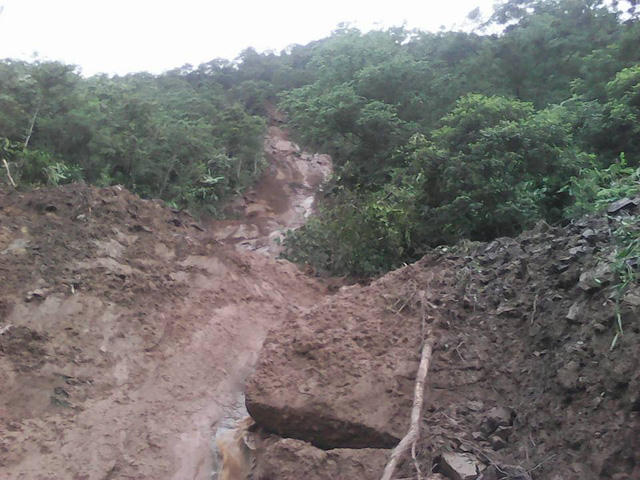 Nghệ An: Lũ qu&eacute;t kinh ho&agrave;ng, 9 ng&ocirc;i nh&agrave; bị cuốn tr&ocirc;i