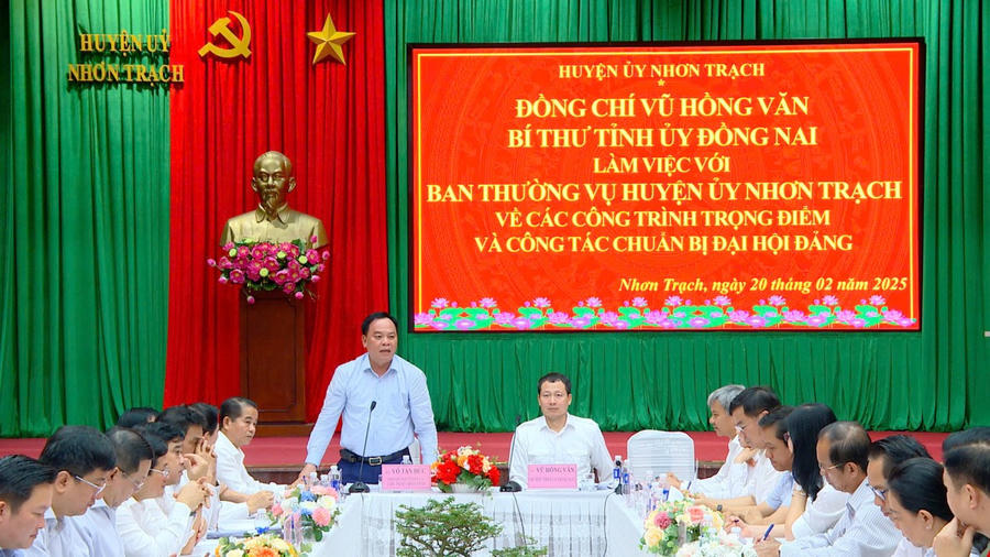 Ông Võ Tấn Đức, Chủ tịch UBND tỉnh ĐồngNai phát biểu tại buổi làm việc.