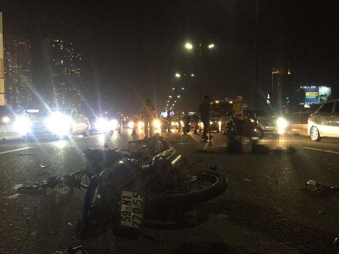 Hiện trường vụ tai nạn trên cầu Sài Gòn.