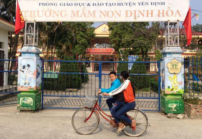 Các trường học tại xã Định Hòa cũng đã được cho đóng cửa để theo dõi tình hình