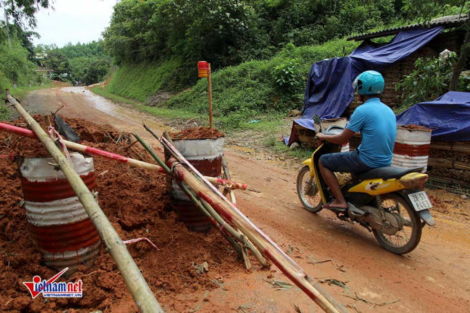 Khu vực nguy hiểm được rào lại.