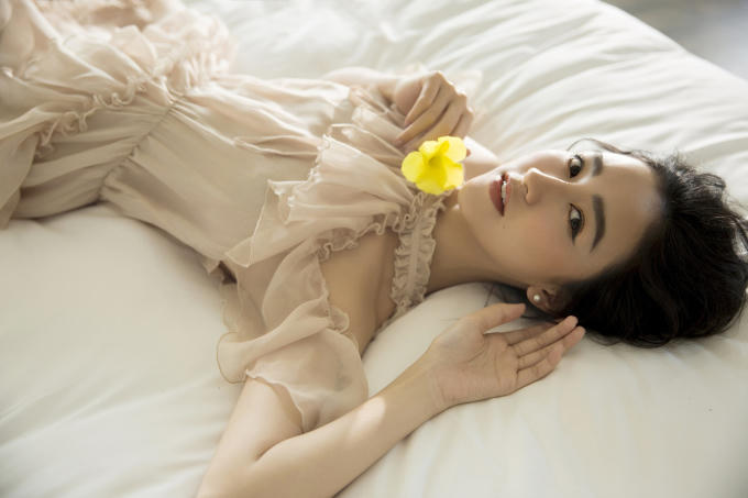 Ngắm vẻ đẹp tinh kh&ocirc;i, nữ t&iacute;nh của H&agrave; Thu trước thềm năm mới Kỷ Hợi