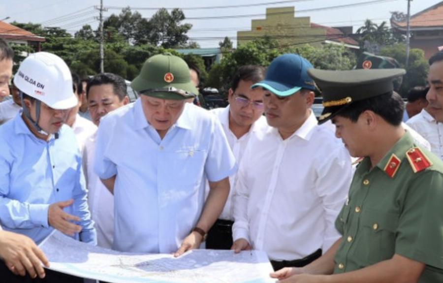 Phó Thủ tướng Thường trực Nguyễn Hòa Bình cùng đoàn công tác kiểm tra dự án tại Đồng Nai.
