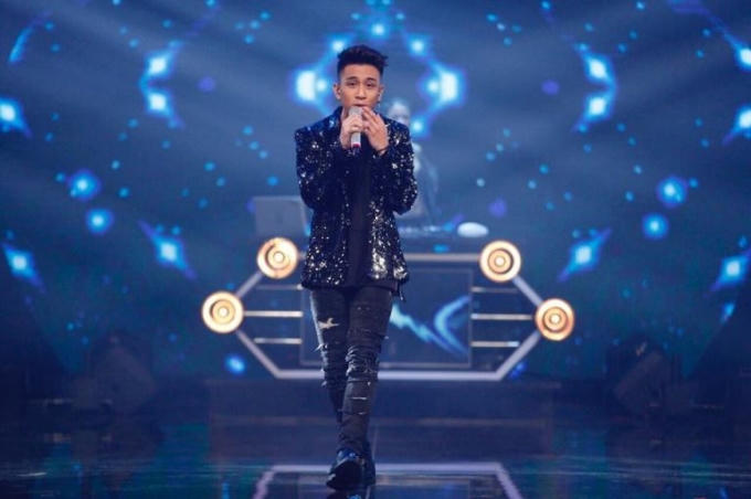 Tùng Dương - Anh chàng điển trai nhất mùa thi năm nay lại mang đến đêm Gala ca khúc "Yêu" của Khắc Hưng.