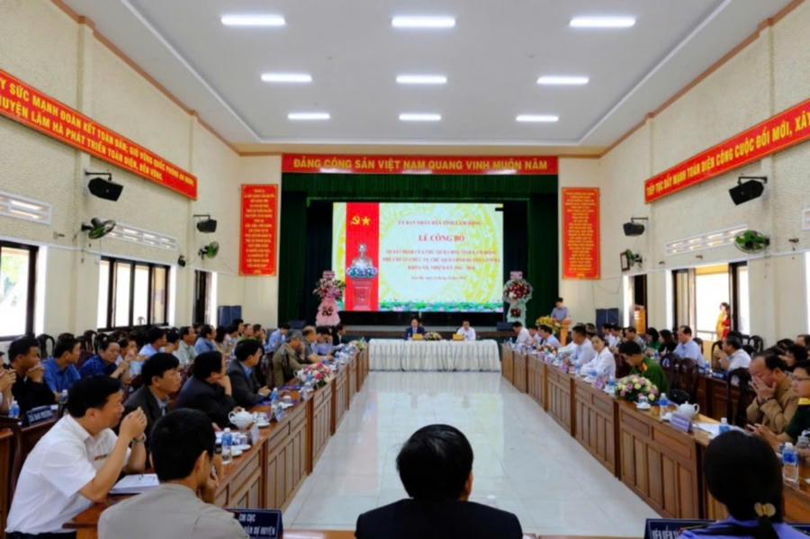 Quang cảnh buổi trao quyết định Chủ tịch UBND huyện Lâm Hà. Ảnh: T.H