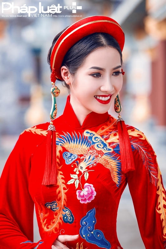 Ảnh: Hoàng Trung - Trang điểm: Trang Makeup