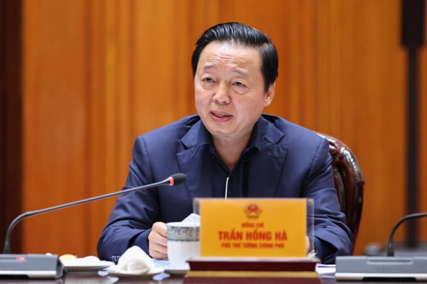 Phó Thủ tướng Trần Hồng Hà phát biểu tại phiên họp.