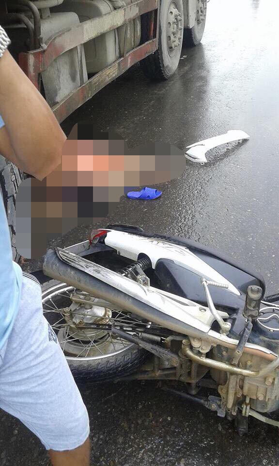 Hiện trường vụ tai nạn. (Ảnh: FB Quốc Oai qu&ecirc; t&ocirc;i)