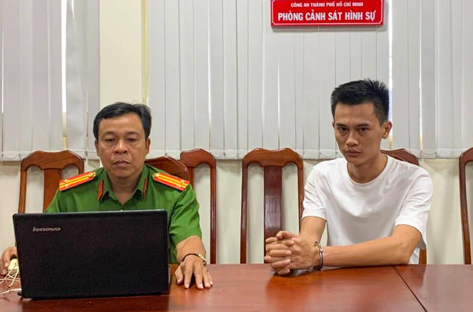 Phan Công Khanh tại cơ quan công an (Ảnh: Công an cung cấp).