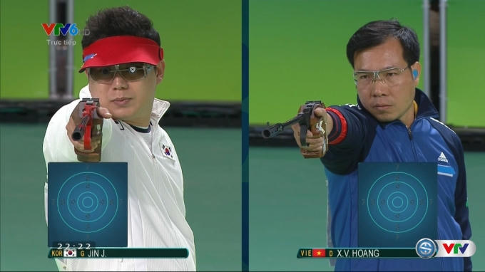21 giờ 30 phút tối mai, xạ thủ Hoàng Xuân Vinh (phải) sẽ về đến Hà Nội. Ảnh: VTV.
