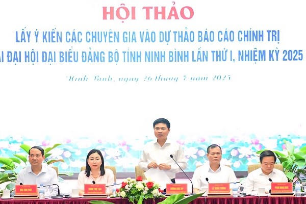 Bí thư Tỉnh ủy Ninh Bình, ông Trương Quốc Huy phát biểu tại hội thảo.