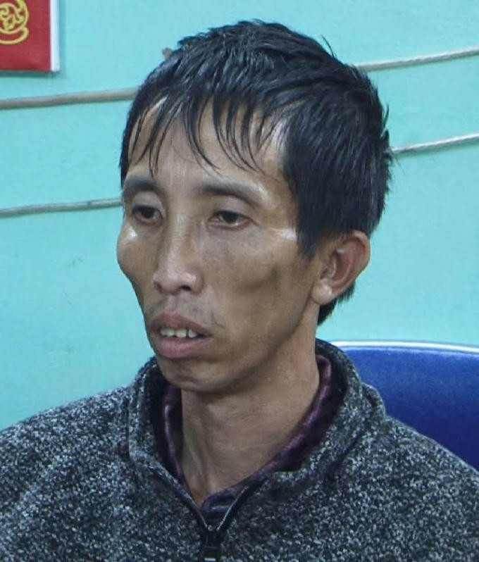 Đối tượng Bùi Văn Công (44 tuổi, trú tại xã Thanh Nưa, huyện Điện Biên) được xác định có vai trò cầm đầu. Công bị khởi tố về 5 tội danh: giết người, hiếp dâm, cướp tài sản, bắt giữ người trái pháp luật và tàng trữ trái phép chất ma túy.