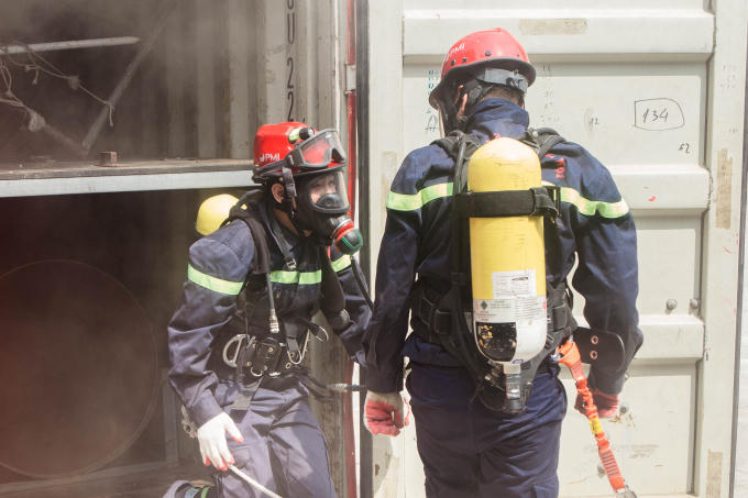 Không gian hạn chế có thể là hầm lò, bồn chứa, đường ống hay những nơi có lối vào chật hẹp điều kiện thao tác hạn chế.