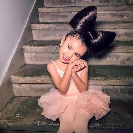 Mia từng xuất hiện trên báo Vogue của Anh.