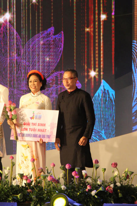 Và bà Lý đạt giải thí sinh... nhiều tuổi nhất.