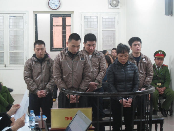 Giang và các đồng phạm trước vành móng ngựa.