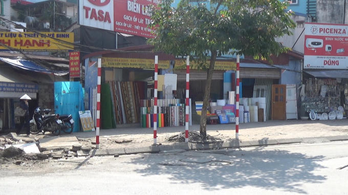 H&agrave; Nội: Sau một đ&ecirc;m, những biển b&aacute;o giao th&ocirc;ng