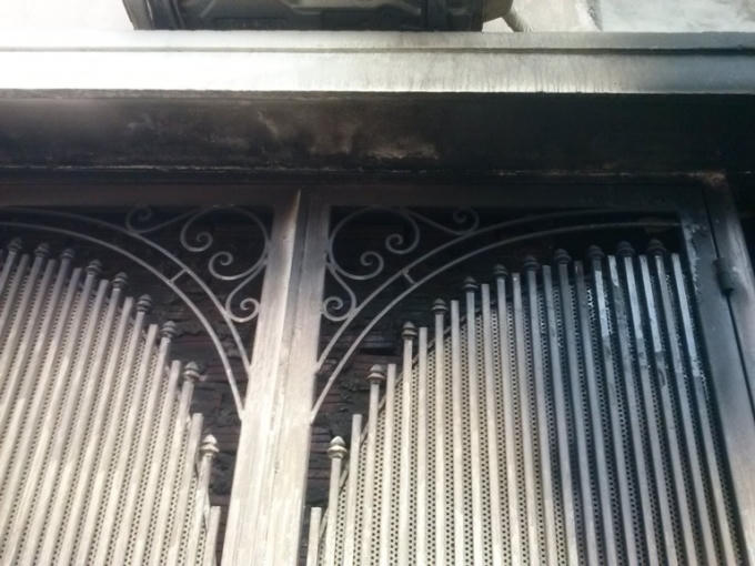 Cận cảnh ngôi nhà bị cháy đen