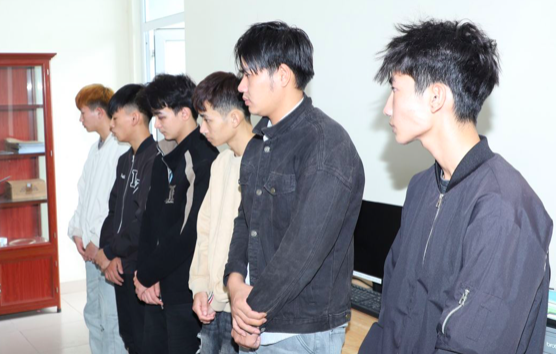 Các đối tượng tại cơ quan công an.