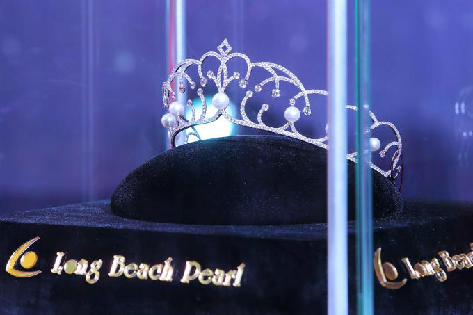 Cận cảnh vương miện Tiara cho 2 &Aacute; hậu Ho&agrave;n vũ Việt Nam 2017