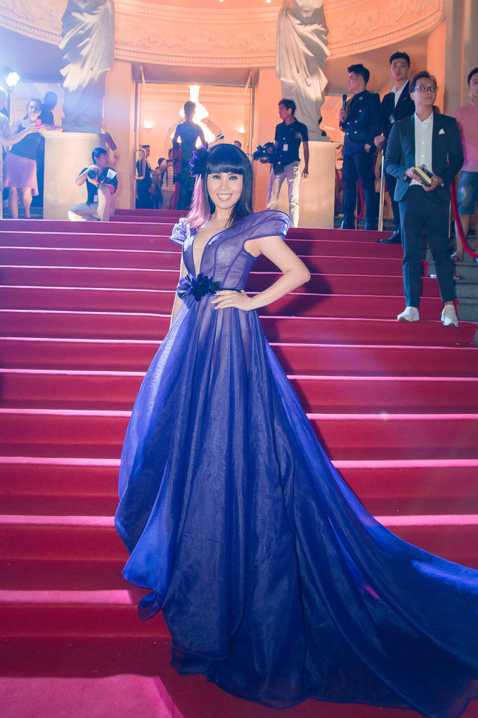 Hoa hậu Hằng Nguyễn.