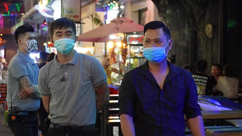 Chỉ có lực lượng bảo vệ tại các quán...