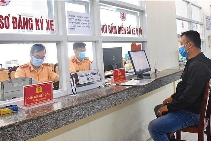 Bỏ quy định phải đổi đăng ký xe khi chuyển nơi cư trú. (Hình minh hoạ)