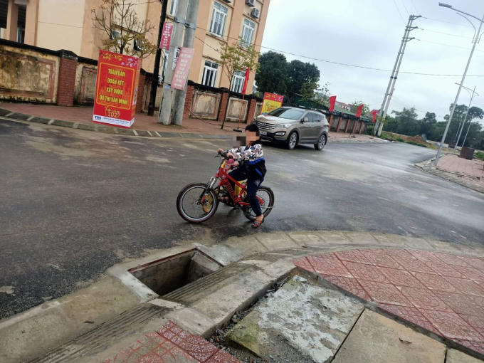 Khu vực này thường xuyên có rất đông trẻ em vui chơi