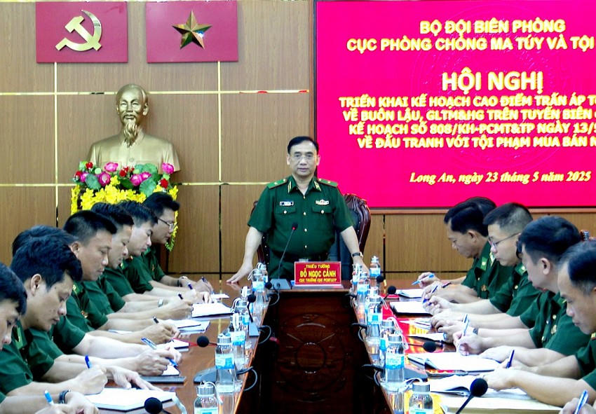 Thiếu tướng Đỗ Ngọc Cảnh – Cục trưởng Cục PCMT&TP Bộ đội Biên phòng phát biểu chỉ đạo. Ảnh: Luận Quân