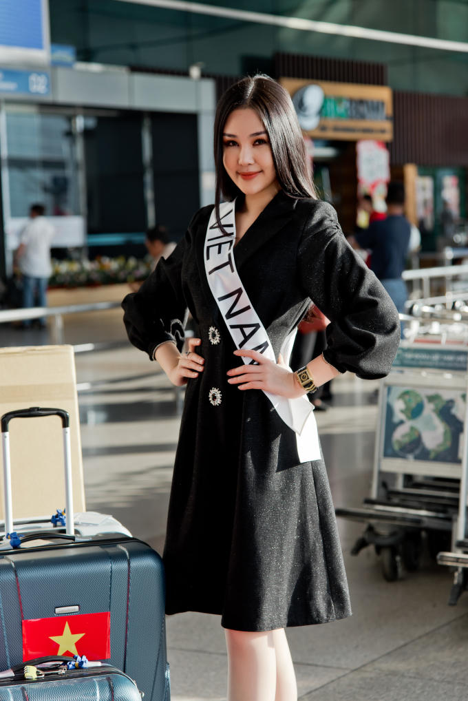Mặc khen chê trên mạng, Ngân Anh lên đường tham dự Miss Intercontinental 2018