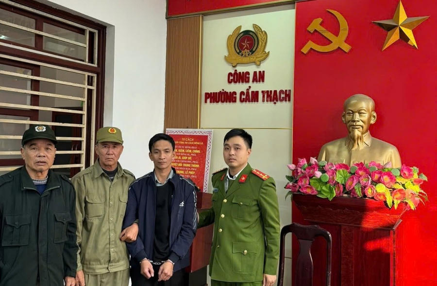 Công an phường Cẩm Thạch, TP Cẩm Phả bắt giữ đối tượng Nguyễn Ngọc Tiềm.
