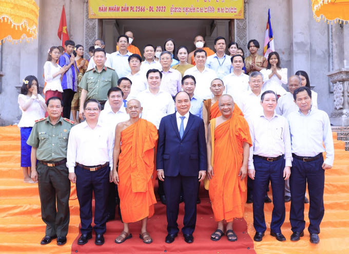 7.4- Chup hinh luu niem