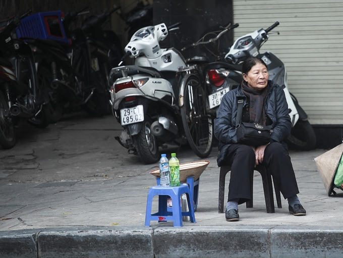 Người Hà nội co ro trong gió lạnh