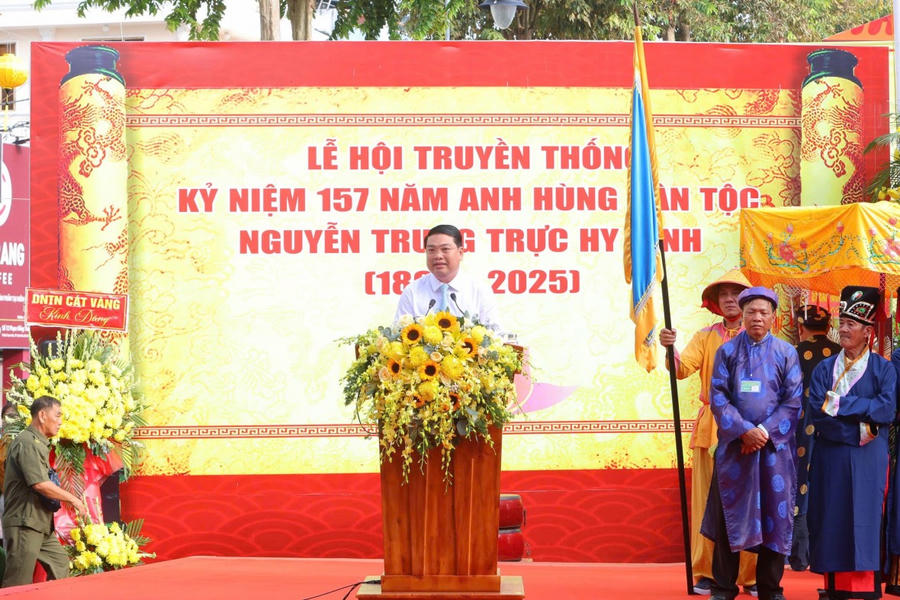 Ông Lê Trung Hồ, Phó Chủ tịch UBND tỉnh An Giang phát biểu tại Lễ hội kỷ niệm 157 năm ngày Anh hùng Nguyễn Trung Trực hy sinh