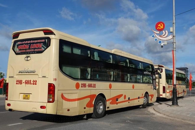 Xe giường nằm được đưa đến các điểm chốt kiểm soát, phòng, chống dịch để hỗ trợ lực lượng tại chốt tránh trú khi có mưa lớn.