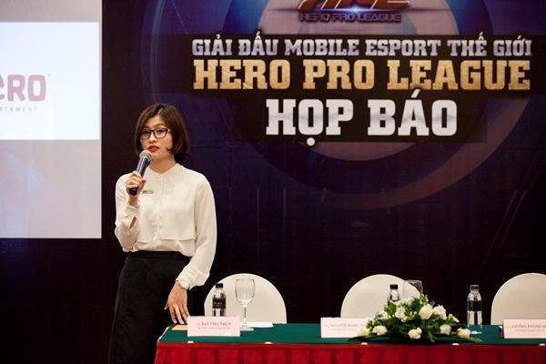 Bùi Thu Thủy – đại diện Ban tổ chức giải đấu phát biểu tại buổi họp báo.
