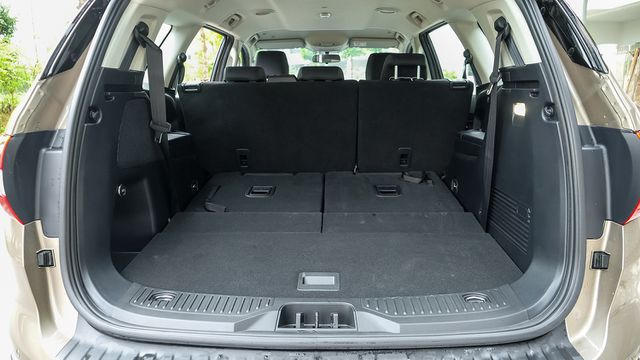 Ford Everest Ambiente - Bạn đồng hành lý tưởng trên mọi nẻo đường