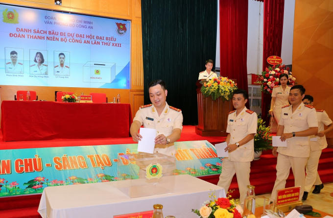 Cụ thể, tại Hà Nội, Đoàn Thanh niên Văn phòng Bộ Công an tổ chức Đại hội Đoàn TNCS Hồ Chí Minh Văn phòng Bộ Công an lần thứ IV, nhiệm kỳ 2022 - 2027. Đại hội đã tiến hành bầu ra BCH Đoàn Thanh niên Văn phòng Bộ Công an lần thứ IV, nhiệm kỳ 2022 - 2027 gồm 9 đồng chí và bầu Đoàn đại biểu đi dự Đại hội đại biểu Đoàn TNCS Hồ Chí Minh Bộ Công an lần thứ 22 gồm 2 đồng chí.