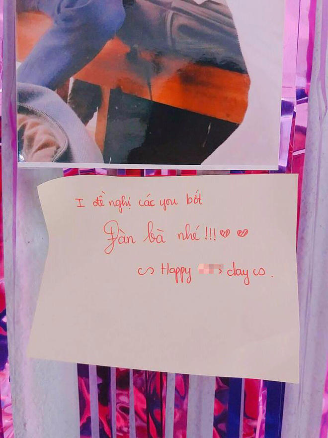 Nghệ An: Tập thể c&aacute;c bạn nữ tổ chức tiệc to&agrave;n m&agrave;u hồng cho hội con trai trong lớp